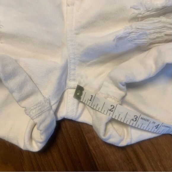 GUESS Women's Boy Fit Destroyed Denim Shorts Off-white Size‎ 25 - Picture 7 of 13